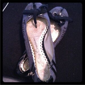 IN SEARCH OF Juicy Couture Women's Gray Bow Ballet Flats